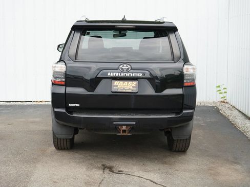 Used 2018 Toyota 4Runner SR5 AWD/4WD image 5