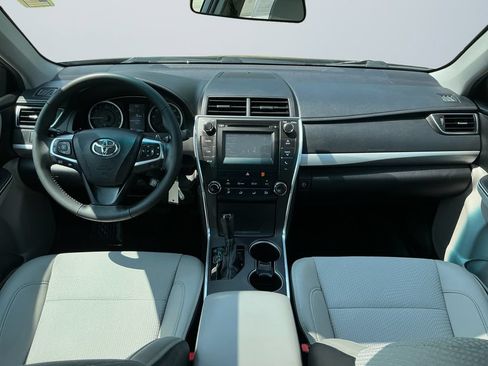 Used 2017 Toyota Camry SE w/ Moonroof Package FWD image 11