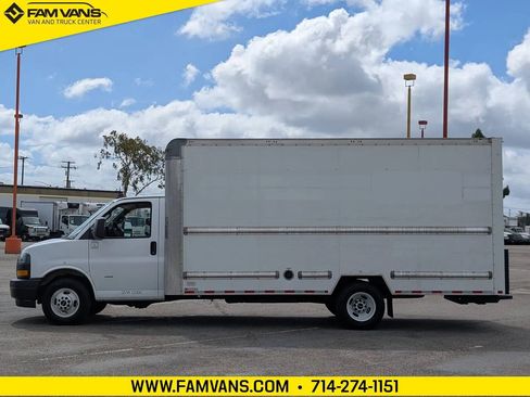 Used 2022 GMC Savana 3500 Extended w/ Power Convenience Package RWD image 4