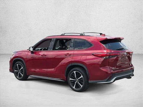 Used 2022 Toyota Highlander XSE FWD image 7