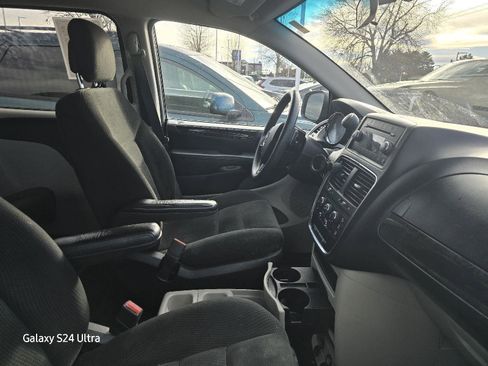 Used 2016 Dodge Grand Caravan SE w/ Quick Order Package 29E SE image 8