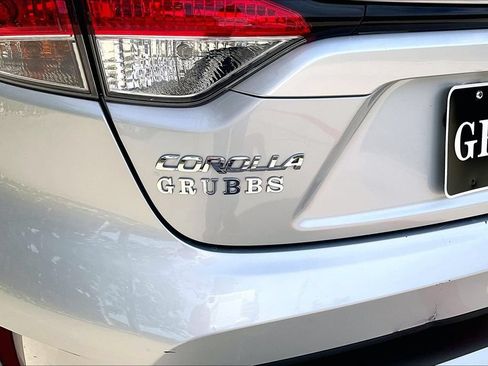 Used 2021 Toyota Corolla LE FWD image 43