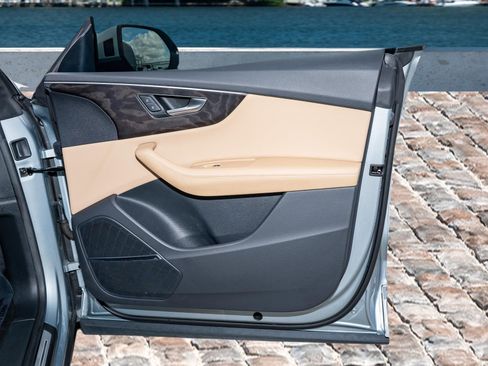 Used 2023 Audi Q8 Premium Plus w/ Premium Plus Package image 11