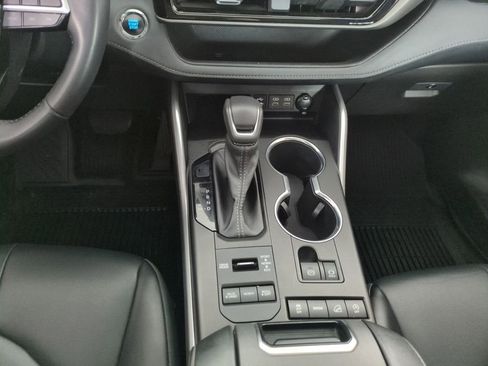 Used 2022 Toyota Highlander XLE image 26