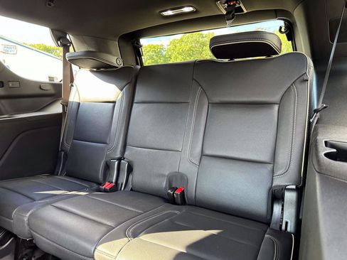 Used 2023 GMC Yukon SLT w/ SLT Luxury Package image 11