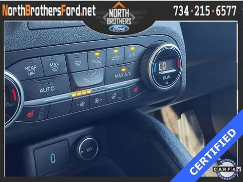 Used 2020 Ford Escape Titanium image 3