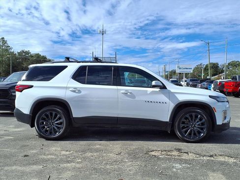 Used 2023 Chevrolet Traverse RS image 8