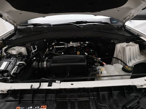 Used 2022 Ford Explorer XLT AWD/4WD image 3