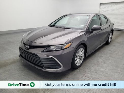 Used 2022 Toyota Camry LE image 1