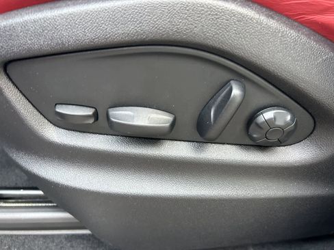 Used 2023 Porsche Cayenne Platinum Edition image 36