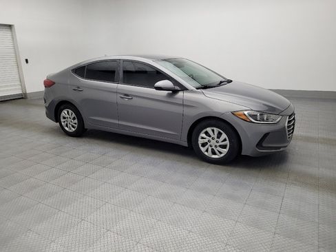 Used 2017 Hyundai Elantra SE image 11