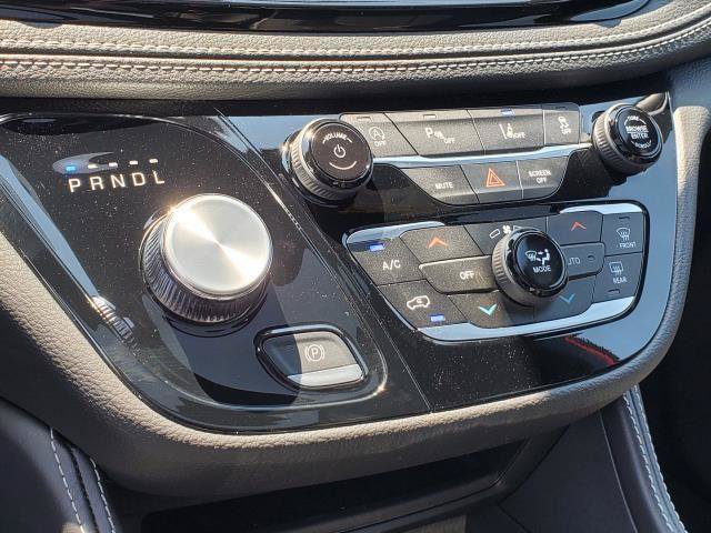 New 2027 Chrysler Pacifica Limited FWD image 17
