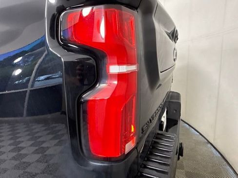 Used 2024 Chevrolet Silverado 2500 High Country w/ High Country Premium Package image 17