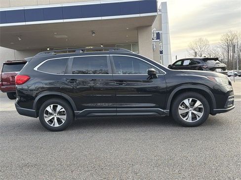 Used 2019 Subaru Ascent Premium image 2