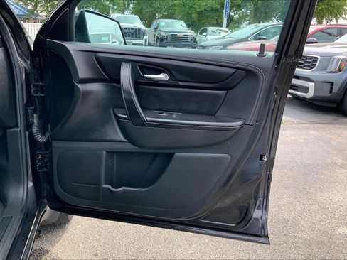 Used 2017 Chevrolet Traverse LT w/ Style and Technology Package FWD image 23