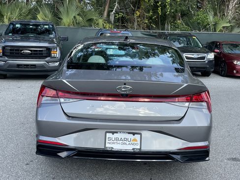 Used 2023 Hyundai Elantra Limited image 4