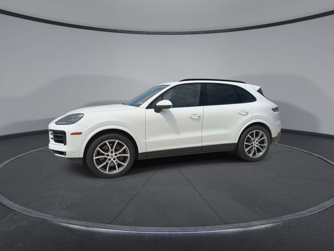 Used 2025 Porsche Cayenne AWD/4WD image 5