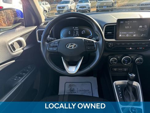 Used 2024 Hyundai Venue SEL image 18