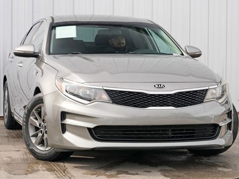 Used 2018 Kia Optima LX image 2