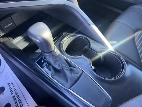 Used 2018 Toyota Camry L image 31