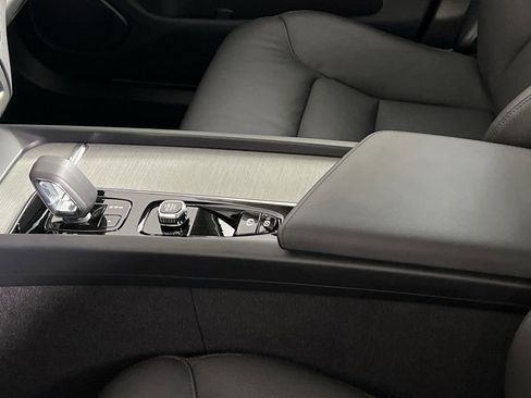 Certified 2025 Volvo XC60 B5 Plus image 22