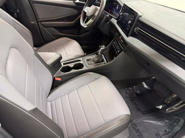 Used 2025 Volkswagen Jetta SE FWD image 10