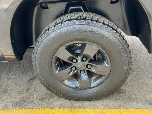 Used 2017 RAM 1500 Express AWD/4WD image 10
