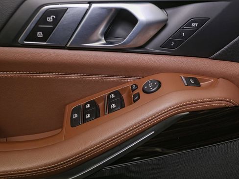 Used 2021 BMW X5 xDrive40i w/ M Sport Package image 49