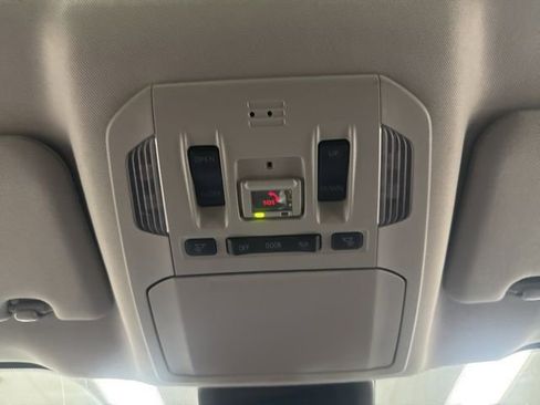 Used 2022 Toyota Highlander XLE image 37