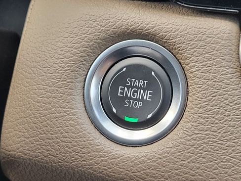 Used 2025 GMC Canyon Denali AWD/4WD image 19