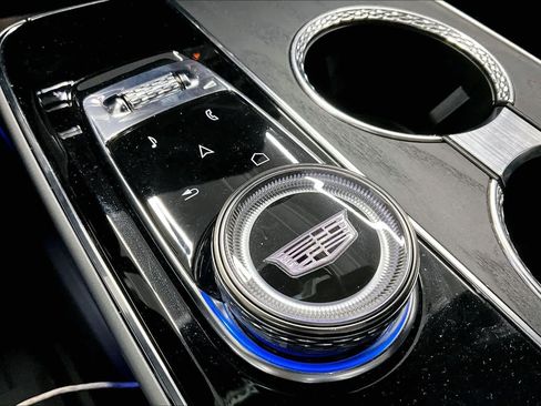Used 2023 Cadillac Lyriq 2WD image 33