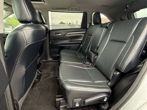 Used 2017 Toyota Highlander Limited image 12