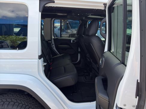 New 2026 Jeep Wrangler Unlimited Sahara AWD/4WD image 18