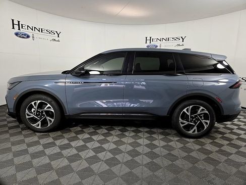 Used 2025 Lincoln Nautilus Premier w/ Equipment Group 102A image 7