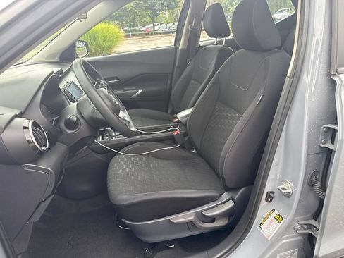 Certified 2023 Nissan Kicks SV FWD image 9