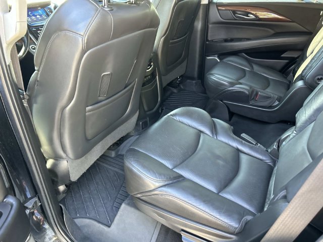 Used 2019 Cadillac Escalade Luxury w/ Escalade Sport Edition AWD/4WD image 21