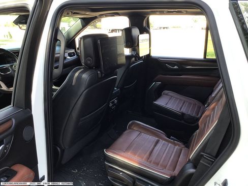 Used 2023 GMC Yukon Denali Ultimate AWD/4WD image 9