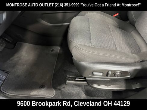 Used 2023 Chevrolet Traverse LT FWD image 18
