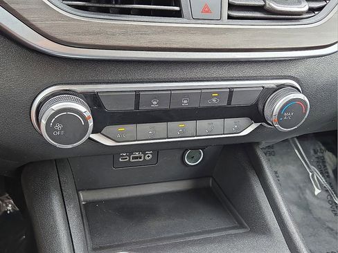 Used 2025 Nissan Altima 2.5 SV FWD image 27
