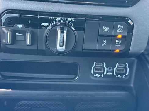 Used 2022 RAM 1500 Laramie AWD/4WD image 28