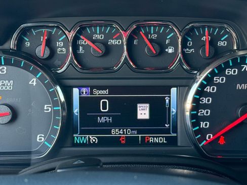 Used 2018 Chevrolet Suburban Premier image 21