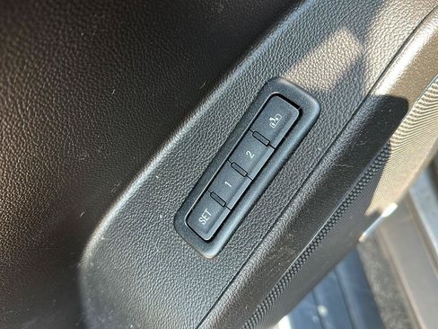 Used 2018 GMC Yukon Denali w/ Denali Ultimate Package AWD/4WD image 11