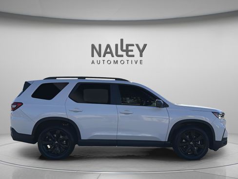 Certified 2025 Honda Pilot Black Edition image 7