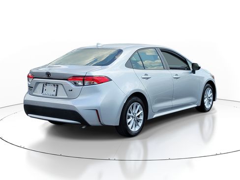 Used 2021 Toyota Corolla LE w/ LE Convenience Package image 6