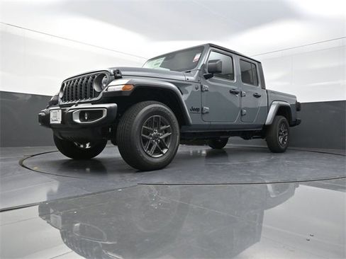 New 2025 Jeep Gladiator Sport image 19