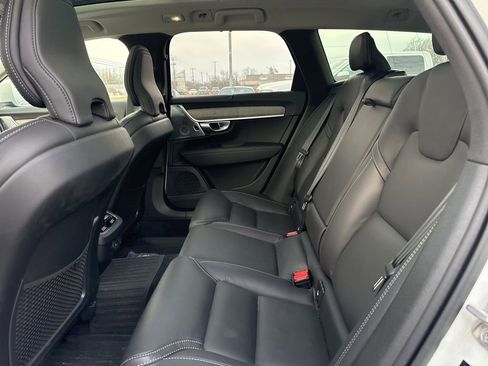 Used 2023 Volvo V90 B6 Cross Country Ultimate w/ Climate Package image 19