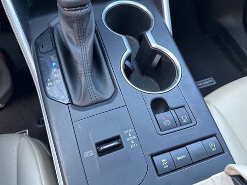 Used 2021 Toyota Highlander XLE image 11