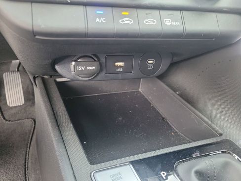 Certified 2025 Hyundai Elantra SE image 30