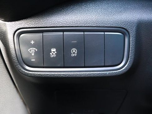 Used 2025 Kia Soul LX w/ LX Technology Package FWD image 23