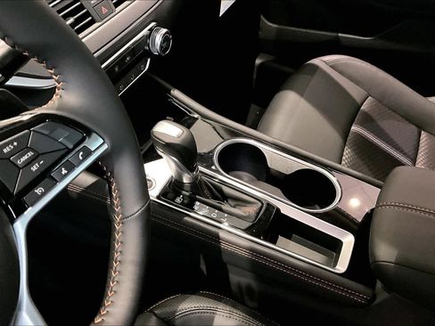 New 2025 Nissan Altima 2.5 SR image 11